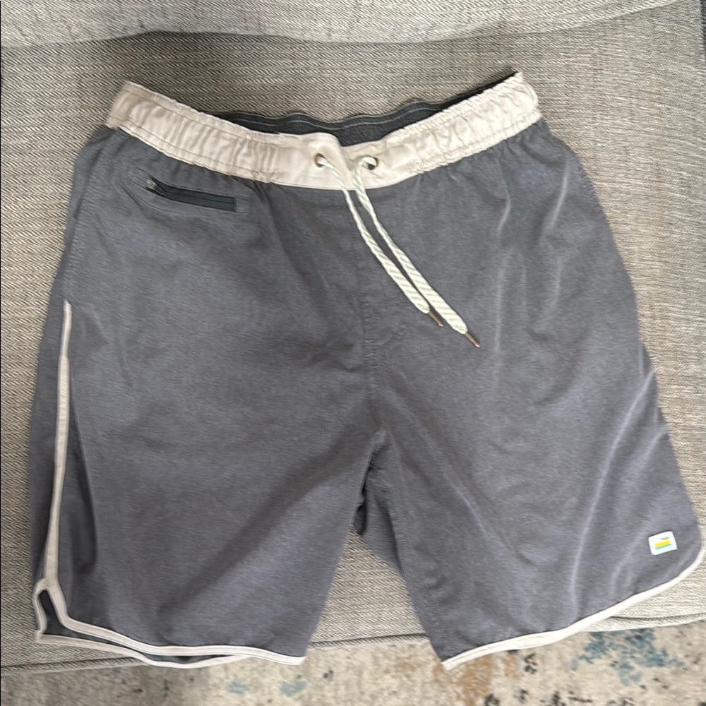 Vuori Gray Athletic Shorts with Elastic Waistband